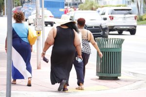 CÓMO EVITAR LA OBESIDAD