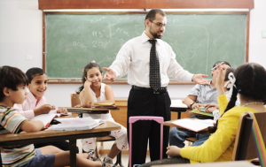 EXPECTATIVAS DEL PROFESOR Y DESEMPEÑO DE
